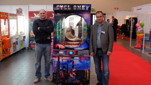 Cyclone &#8211; najbardziej innowacyjny automat SUREXPO 2012