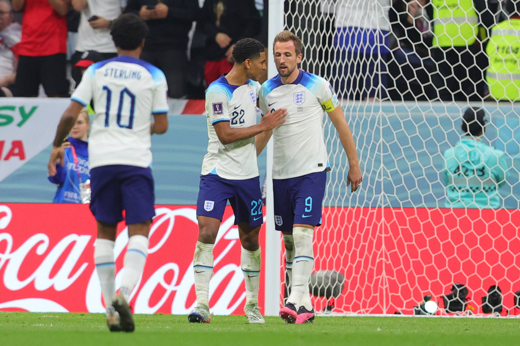 Jude Bellingham of England consoles Harry Kane of England after his penalty miss during the FIFA World Cup Qatar 2022 Quarter Final match between England and France at Al Bayt Stadium, Al Khor, Qatar on 10 December 2022. Photo by Peter Dovgan.
Editorial use only, license required for commercial use. No use in betting, games or a single club/league/player publications.

10.12.2022 AL KHOR
pilka nozna mistrzostwa swiata katar 2022
Anglia - Francja
Foto Peter Dovgan / Sipa / PressFocus 
POLAND ONLY!!