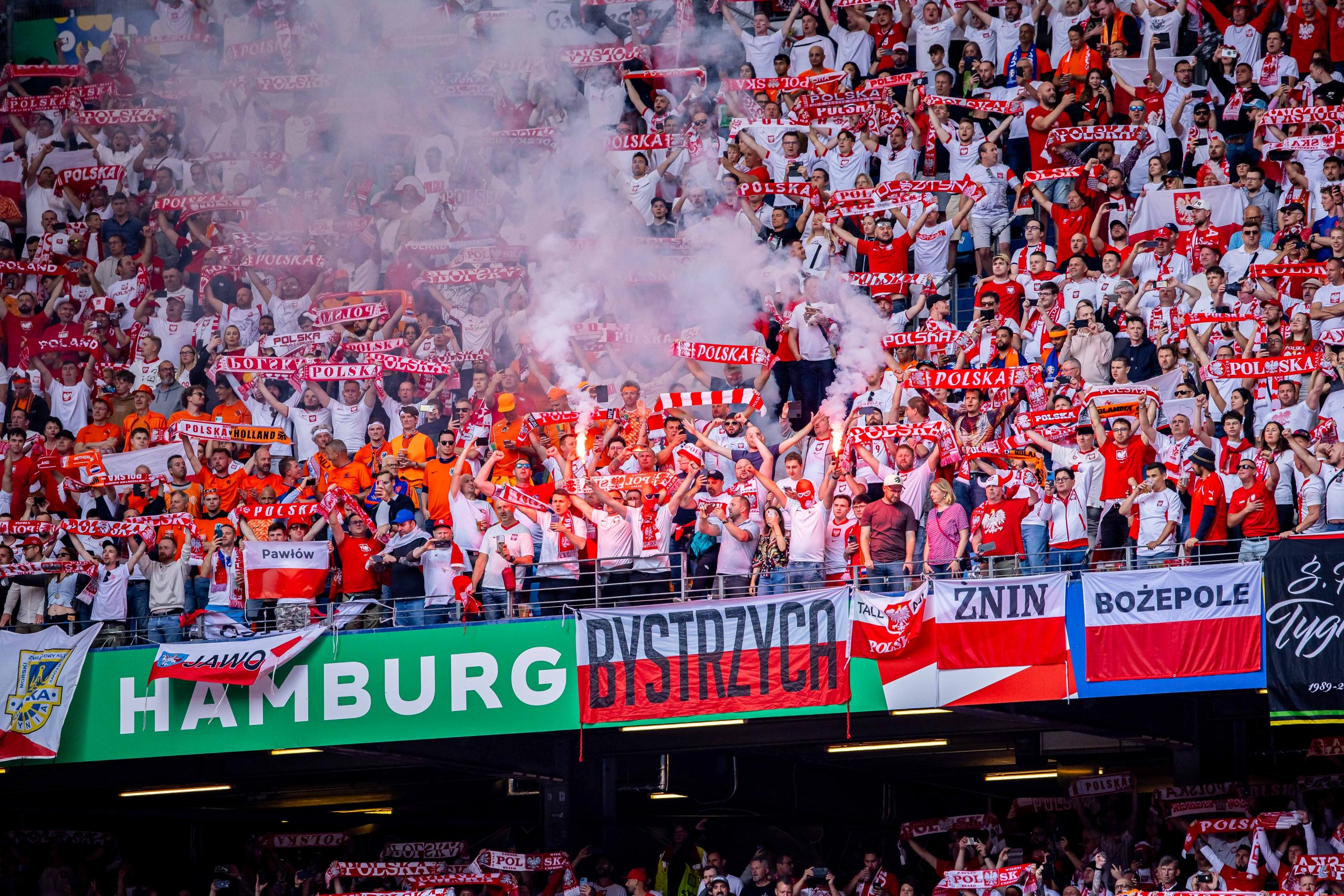 2024.06.17 Hamburg
Volksparkstadion, UEFA Euro 2024, grupa D, Pilka nozna, 
Polska - Holandia
N/z kibice race
Foto Mateusz Porzucek PressFocus

2024.06.17 Hamburg
Football match between Poland and Holland, group D
Polska - Holandia
kibice race
Credit: Mateusz Porzucek PressFocus