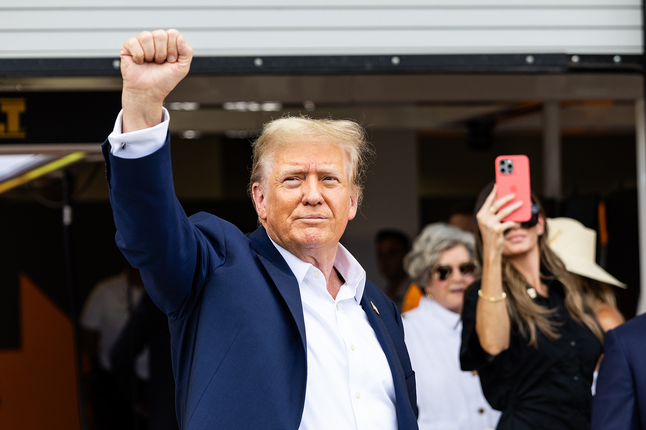 5/5/2024 - Donald Trump, 45th President of the United States during the Formula 1 Miami Grand Prix in Miami, USA. (Photo by Alexander Trienitz/Motorsport Images/Sipa USA) France OUT, UK OUT
2024.05.05 Miami
sporty motorowe, motoryzacyjne, formula 1
Grand Prix Miami
Foto Motorsport Images/SIPA USA/PressFocus

!!! POLAND ONLY !!!