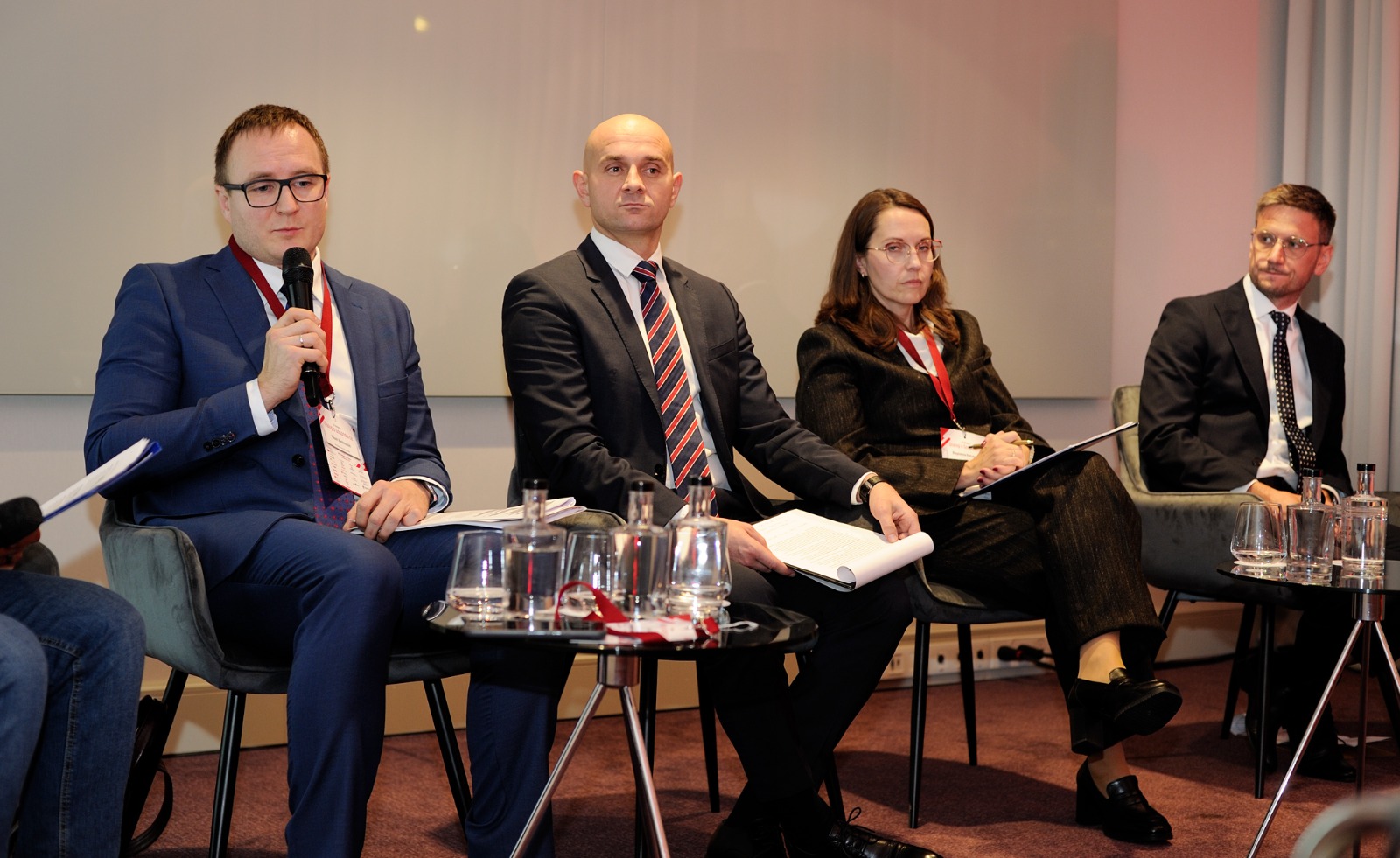 Szara strefa kasyn online w Polsce to wciąż poważny problem. Eksperci spierają się, czy monopol państwa wystarczy, by ją zwalczyć. Kulisy debaty