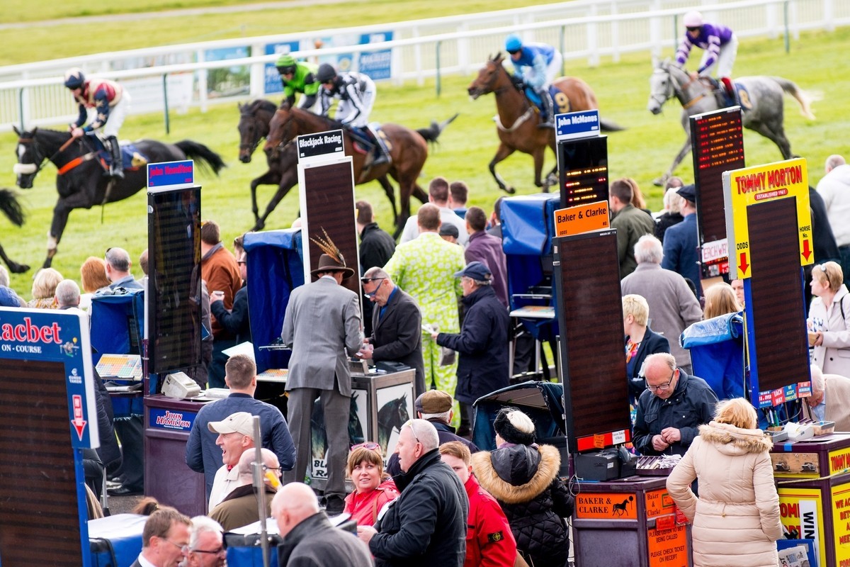 Konie z własnym ekspertem ds. etyki w HBLB. Na Wyspach redefiniują standardy wyścigów