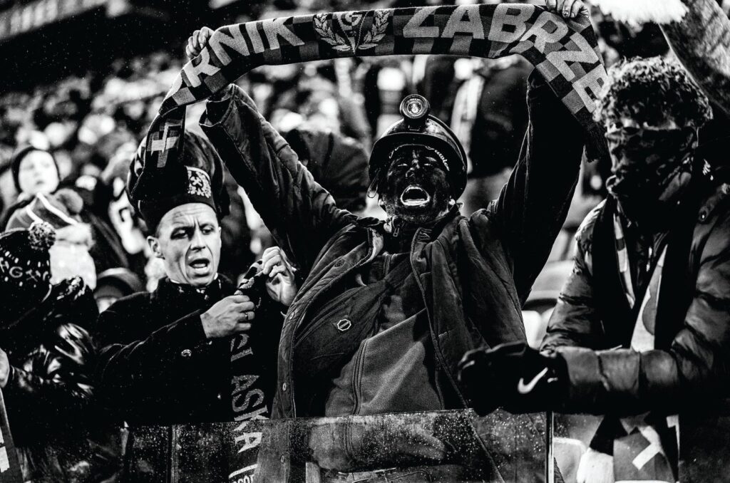 Branding w prestiżowej przestrzeni publicznej: Ekspozycja marki Betclic w „Kotle Czarownic”