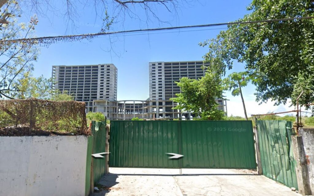 Miało być 838 pokoi i projekt za 300 mln dolarów. Emerald Bay od epidemii Covidu stoi i niszczeje. A Chinabank nie spieszy się