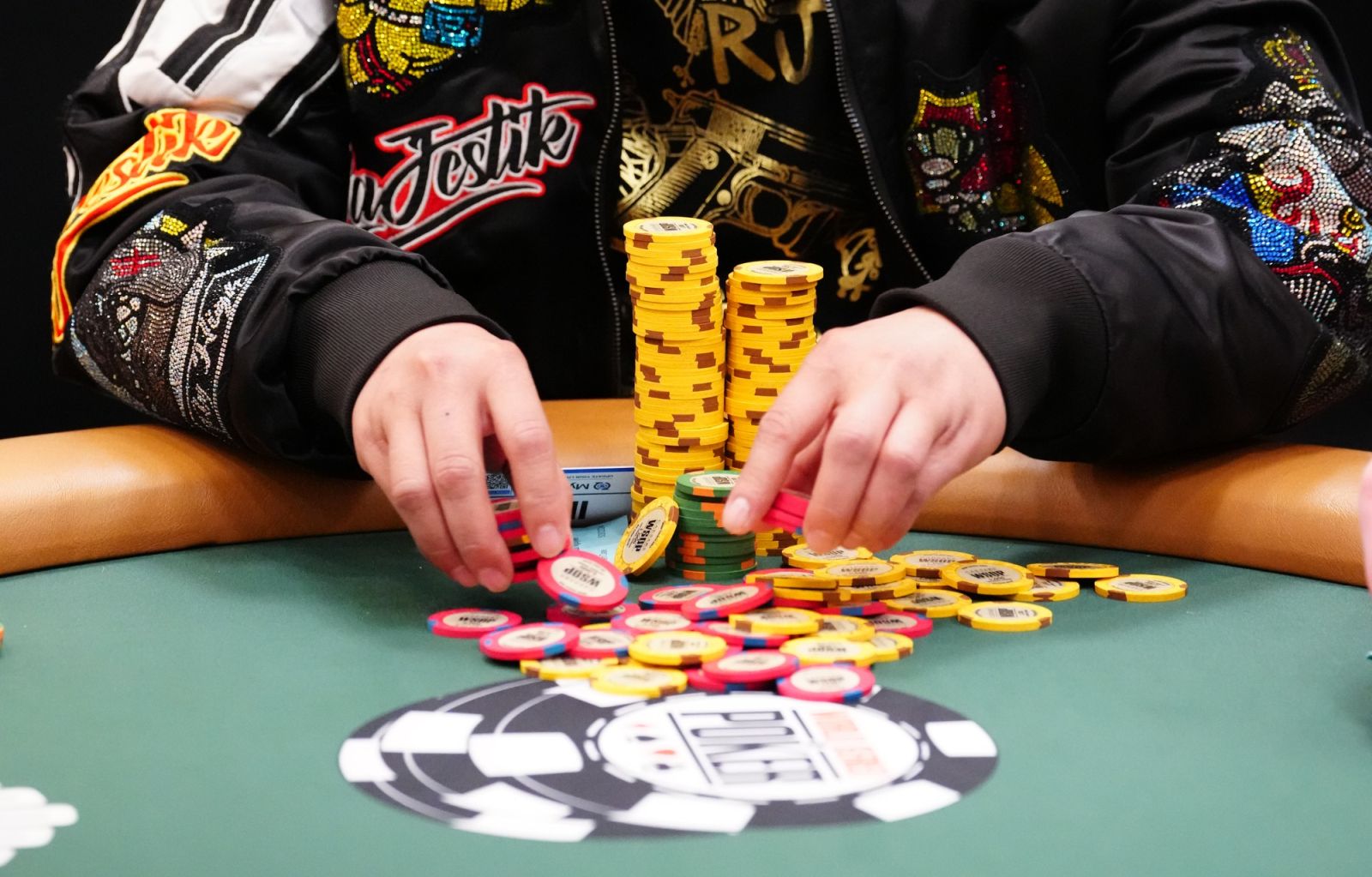 Optymalizacja kosztowa w sektorze land-based. Czy dedykowane sale pokerowe uratują rentowność gry na żywo?