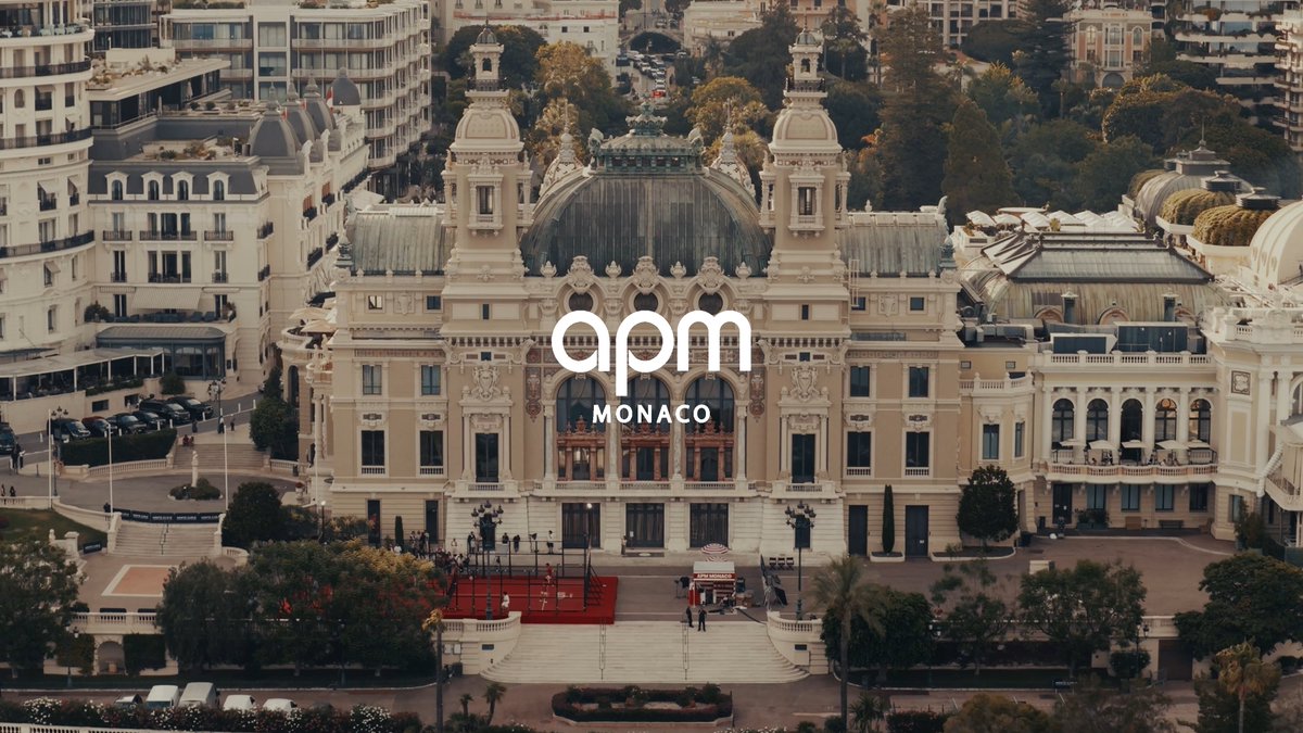 Luksus spotyka sport. APM Monaco stawia kort do padla przed kasynem w Monte Carlo