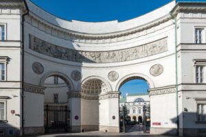 Jak Ministerstwo Zdrowia zapobiega uzależnieniom od hazardu wśród młodzieży? Odpowiedź na poselską interpelację