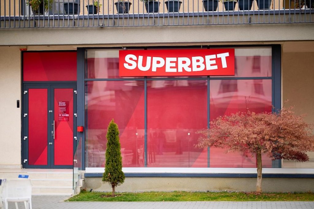 Superbet odpowiada na nowe przepisy w Rumunii. Lokale zmienią się w „Domy Superligi”
