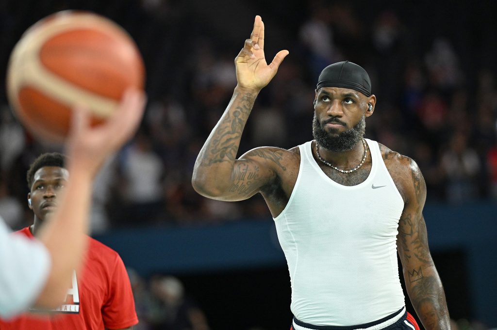 LeBron James warming up before the start of Team USA match against Team France during the Men's Gold Medal Basketball game at the 2024 Paris Summer Olympics at the Bercy Arena, August 7, 2024, Paris, France. (Photo by Anthony Behar/Sipa USA)
2024.08.10 Paryz
Sport 
Igrzyska Olimpijskie Paryz 2024
Foto Anthony Behar/SIPA USA/PressFocus

!!! POLAND ONLY !!!